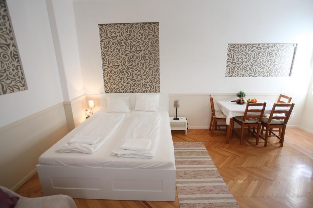 D.Five Astoria Apartment Budapest Room photo